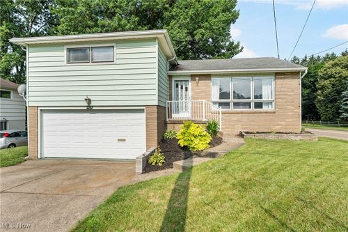 1103 Clinton Ave Se, North Canton, OH, 44720-3711 | Card Image