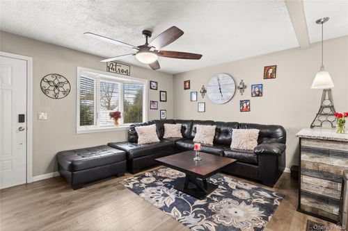 1361 Manatuck Blvd, Bay Shore, NY, 11706-5427 | Card Image