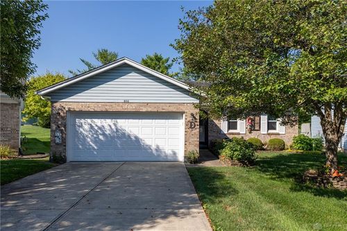806 Spring Lake Cir, Enon, OH, 45323-9703 | Card Image