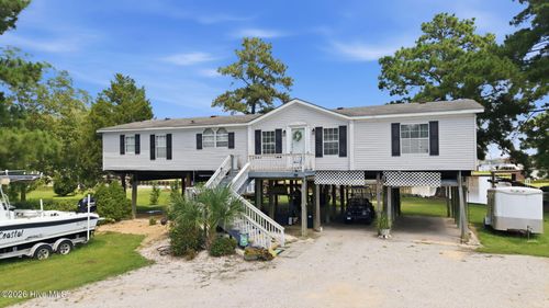 211 D Dr, Chocowinity, NC, 27817-8946 | Card Image