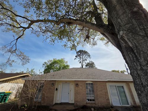 1853 Dolphin Dr, Seabrook, TX, 77586-2957 | Card Image