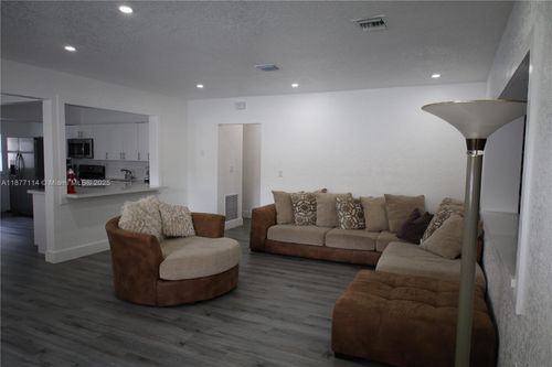 181 Ne 121st St, North Miami, FL, 33161-5340 | Card Image