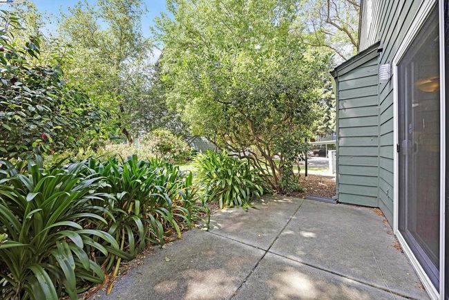 127 Temescal Cir, Townhouse with 2 bedrooms, 2 bathrooms and null parking in Emeryville CA | Image 27