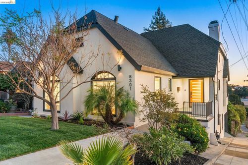 8301 Ney Ave, Oakland, CA, 94605-4126 | Card Image