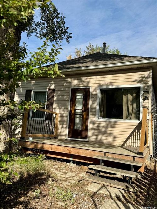 757 Pasqua St, Regina, SK, S4T4K6 | Card Image