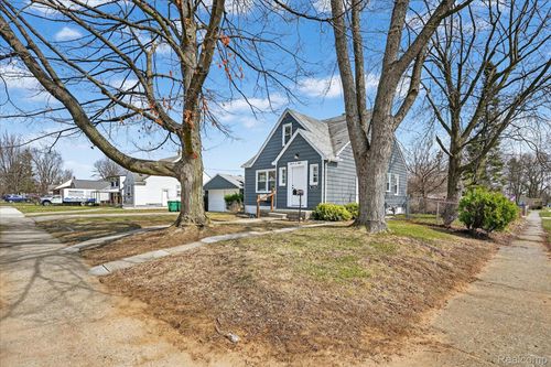 1108 Helen St, Garden City, MI, 48135-3043 | Card Image