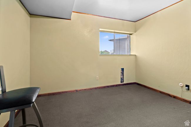 Spare room with carpet floors and baseboards | Image 32