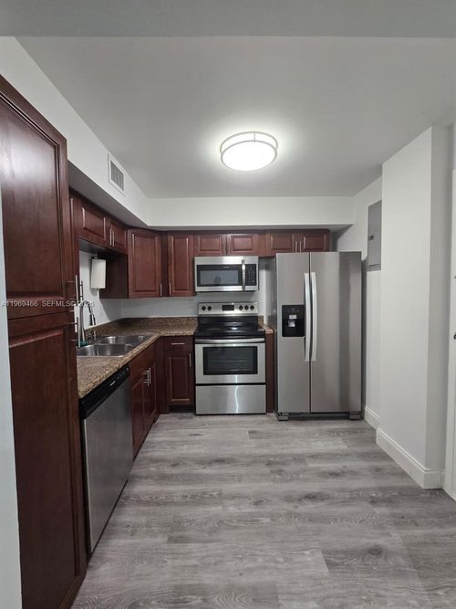 301-6500 Cypress Rd, Plantation, FL, 33317-3040 | Card Image