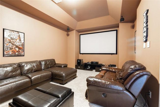 Great media room. Proyector and screen stay. | Image 35