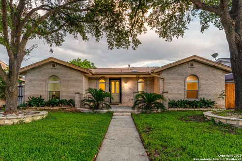 416 Fenwick Dr, Windcrest, TX, 78239-2529 | Card Image