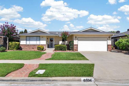 6594 N Woodrow Ave, Fresno, CA, 93710 | Card Image