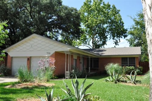 704 Ridgedale Dr, Richardson, TX, 75080-5513 | Card Image