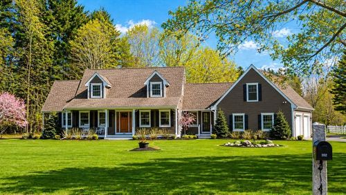 352 North Ave, Rochester, MA, 02770-1812 | Card Image
