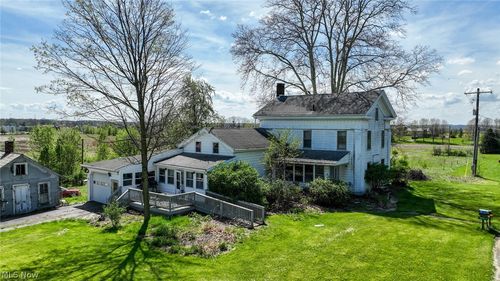 8212 White Rd, Burbank, OH, 44214-9623 | Card Image