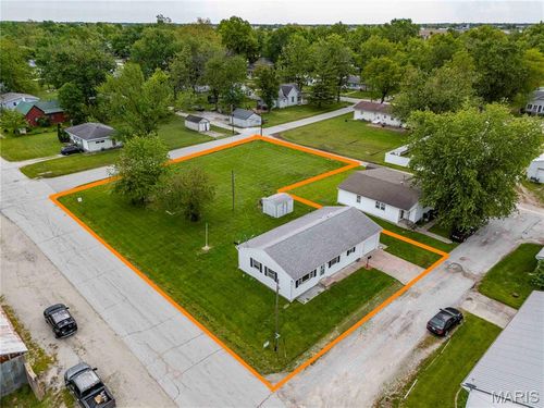 2 Garden Ln, Monroe City, MO, 63456-1621 | Card Image