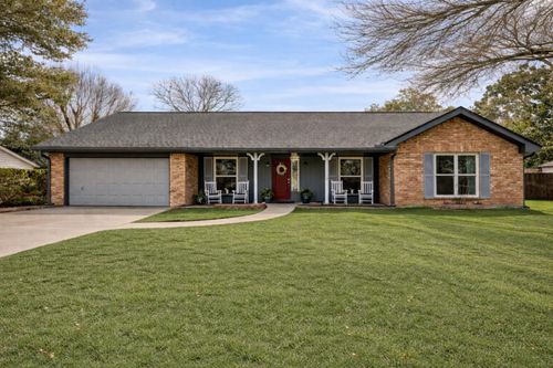 403 Colonial Dr, Friendswood, TX, 77546-4024 | Card Image