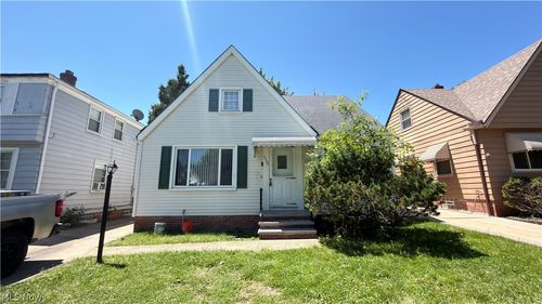 5596 South Blvd, Maple Heights, OH, 44137-3572 | Card Image