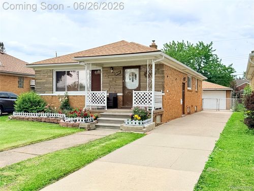 8152 Potomac, Center Line, MI, 48015-1650 | Card Image