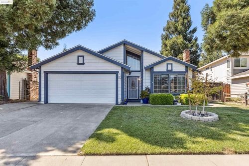 414 Danbury Cir, Vacaville, CA, 95687-3370 | Card Image
