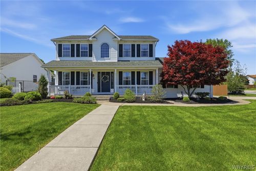 10 Island Park Cir, Grand Island, NY, 14072-3232 | Card Image