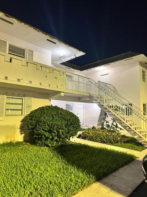 d221-7426 Sw 82nd St, Miami, FL, 33143-7320 | Card Image
