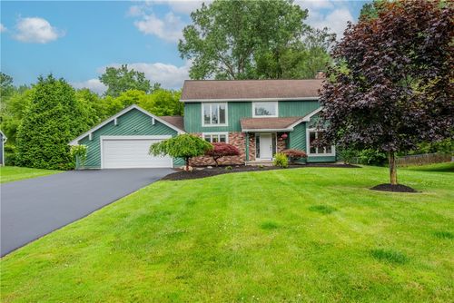 8 Pond Valley Circle, Penfield, NY, 14526 | Card Image