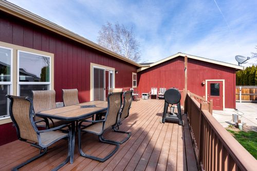 658 Ne Shoshone Dr, Redmond, OR, 97756-8983 | Card Image