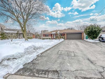 MAIN - 15 Pitkin Crt, House other with 3 bedrooms, 2 bathrooms and 1 parking in North York ON | Image 3