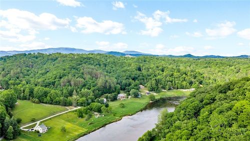 7 Legra Rd, Grassy Creek, NC, 28631-9104 | Card Image
