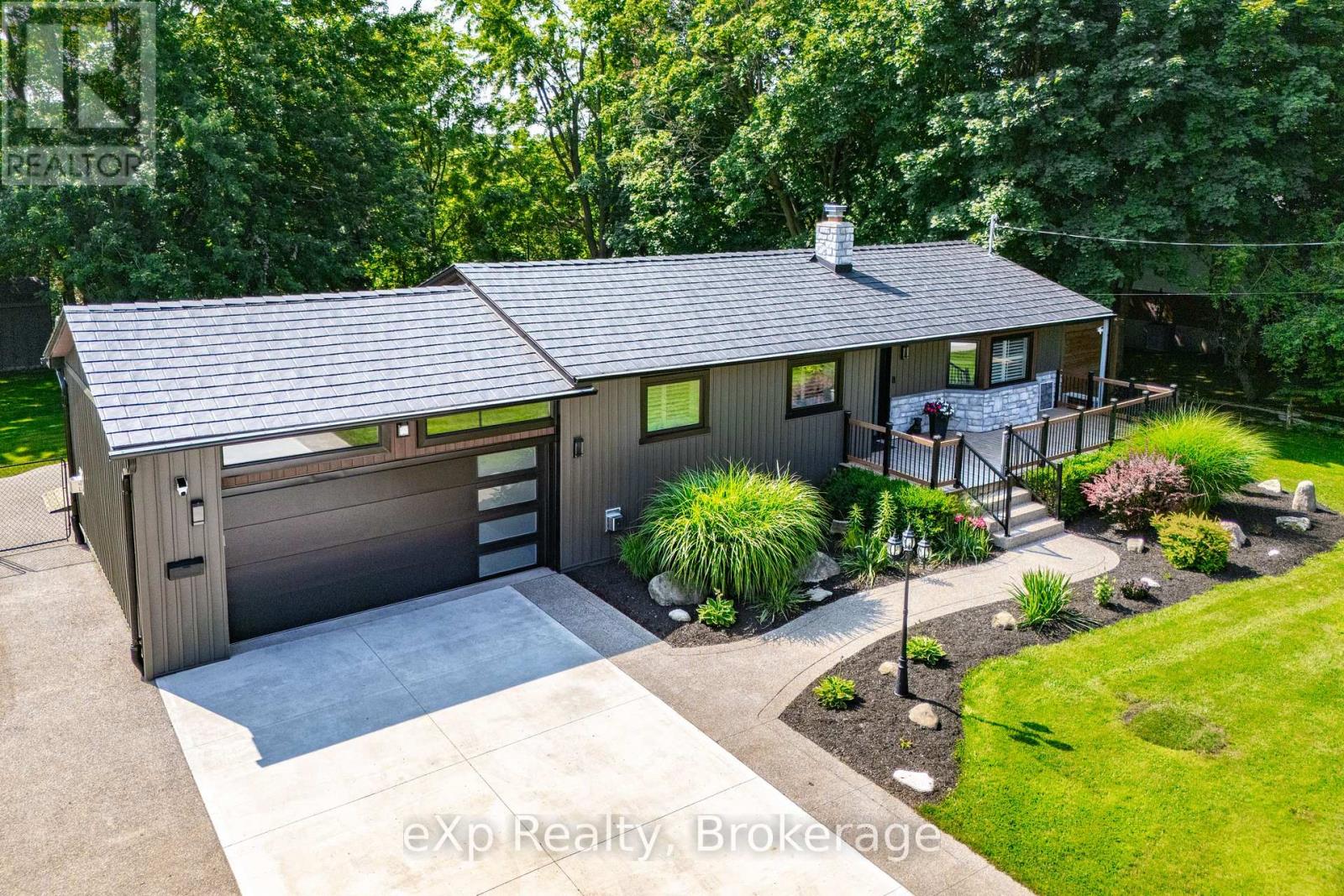 Residential in Centre Wellington (Fergus) 2