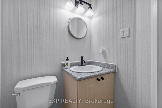 91 Mainprize Cres, House other with 4 bedrooms, 3 bathrooms and 4 parking in Mount Albert ON | Image 12