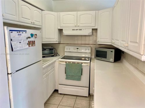 apt-15b-820 Sw 11th Ave, Hallandale Beach, FL, 33009-7706 | Card Image
