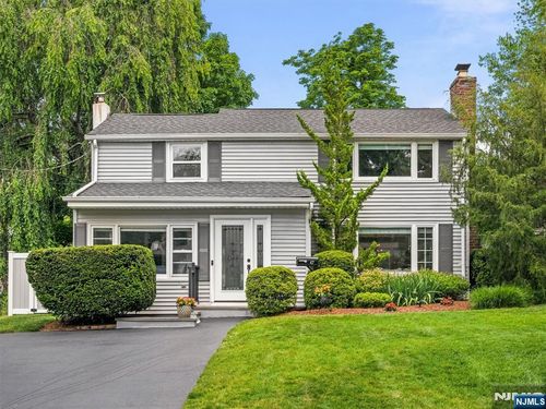 47 W Saddle River Rd, Waldwick, NJ, 07463-2433 | Card Image