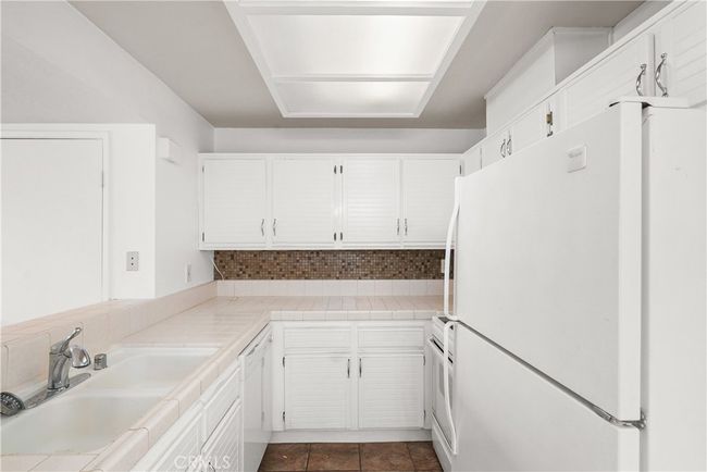 UNIT-21 - 25712 Le Parc, Condo with 1 bedrooms, 1 bathrooms and 1 parking in Lake Forest CA | Image 8