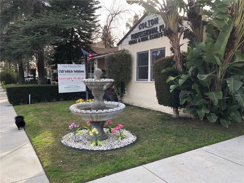 595 N La Cadena Dr, Colton, CA, 92324-2820 | Card Image