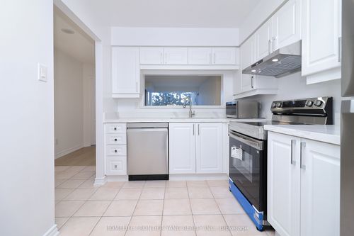 303-11 Townsgate Dr, Vaughan, ON, L4J8G4 | Card Image