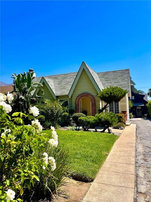 2122 Navarro Ave, Altadena, CA, 91001-5641 | Card Image