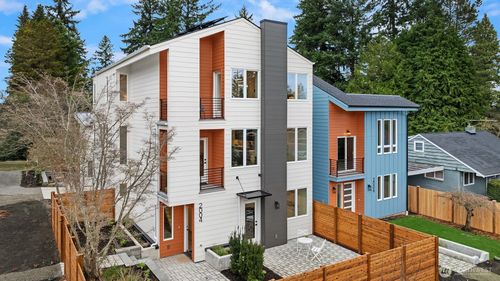 1-2004 Ne 120th Street Ne, Seattle, WA, 98125 | Card Image