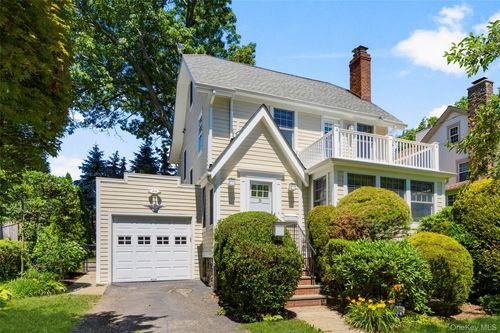 26 Vanderburgh Ave, Larchmont, NY, 10538-2931 | Card Image