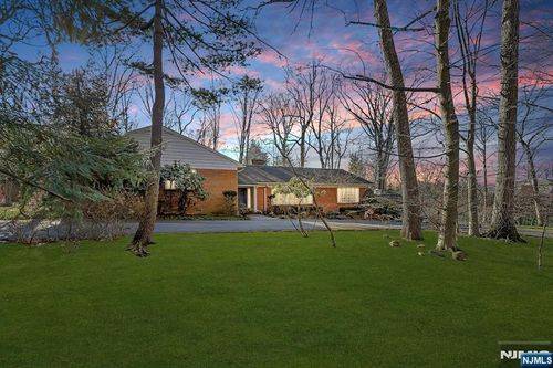 32 Litchfield Way, Alpine, NJ, 07620-1167 | Card Image