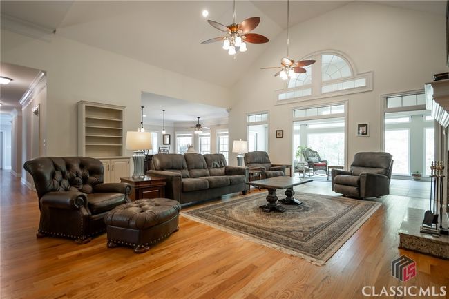 open living area | Image 11