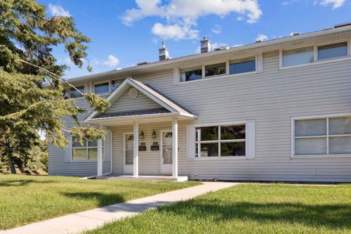 608 32 Ave Ne, Calgary, AB, T2E8Y8 | Card Image