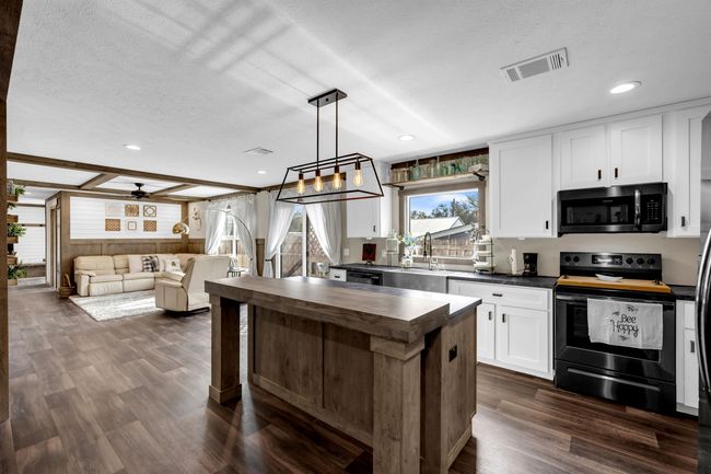 345 County Road 136 C, House other with 4 bedrooms, 2 bathrooms and null parking in Kingsland TX | Image 13