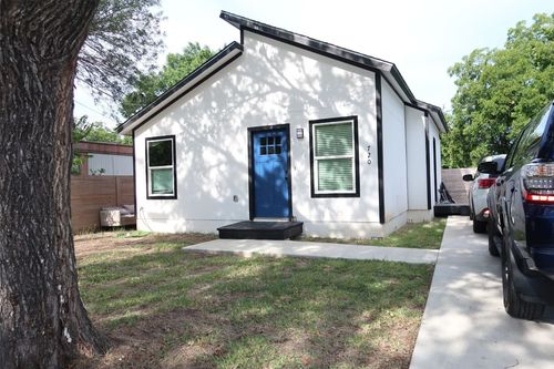 720 Neches St, Lockhart, TX, 78644-3564 | Card Image