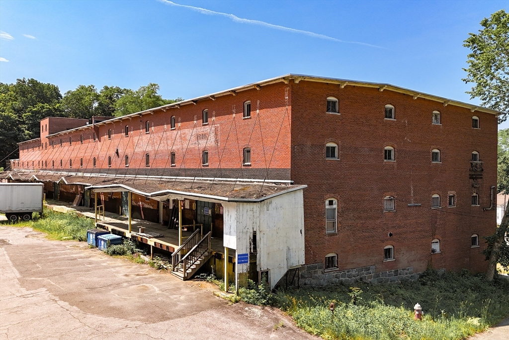 3161 High St, Palmer, MA 01069