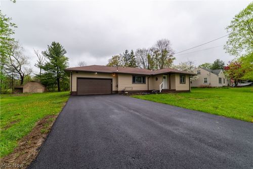 2407 Northview Dr, Cortland, OH, 44410-1743 | Card Image