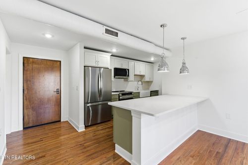 102-2724 E Magnolia Ave, Knoxville, TN, 37914-5248 | Card Image