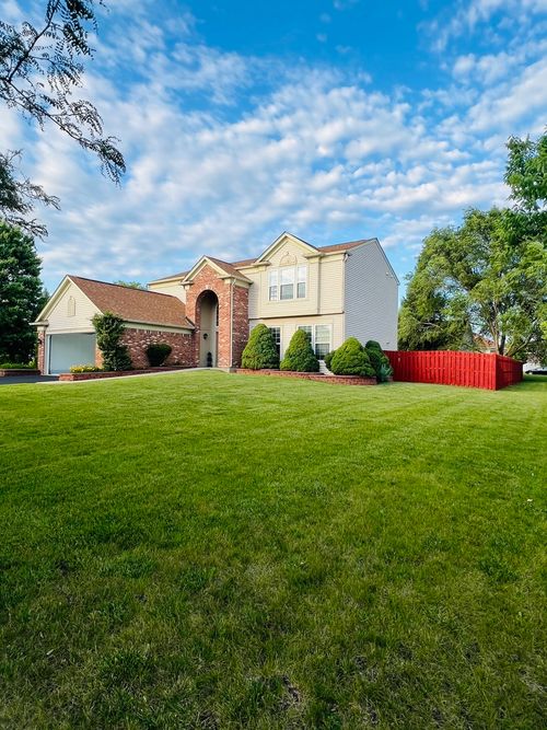 8 Honeysuckle Ct, Bolingbrook, IL, 60490-2108 | Card Image