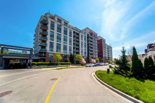 512-120 Dallimore Cir, North York, ON, M3C4J1 | Card Image