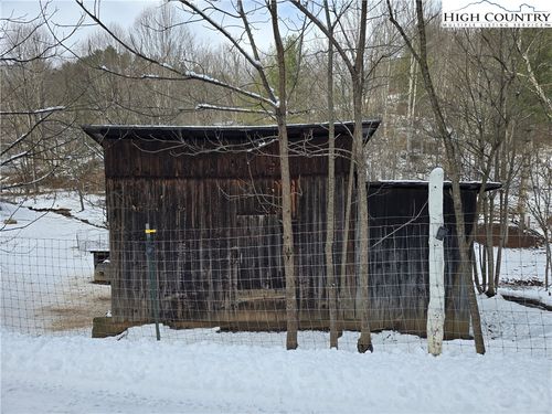 325 Sawyers Rd, Warrensville, NC, 28693-9272 | Card Image